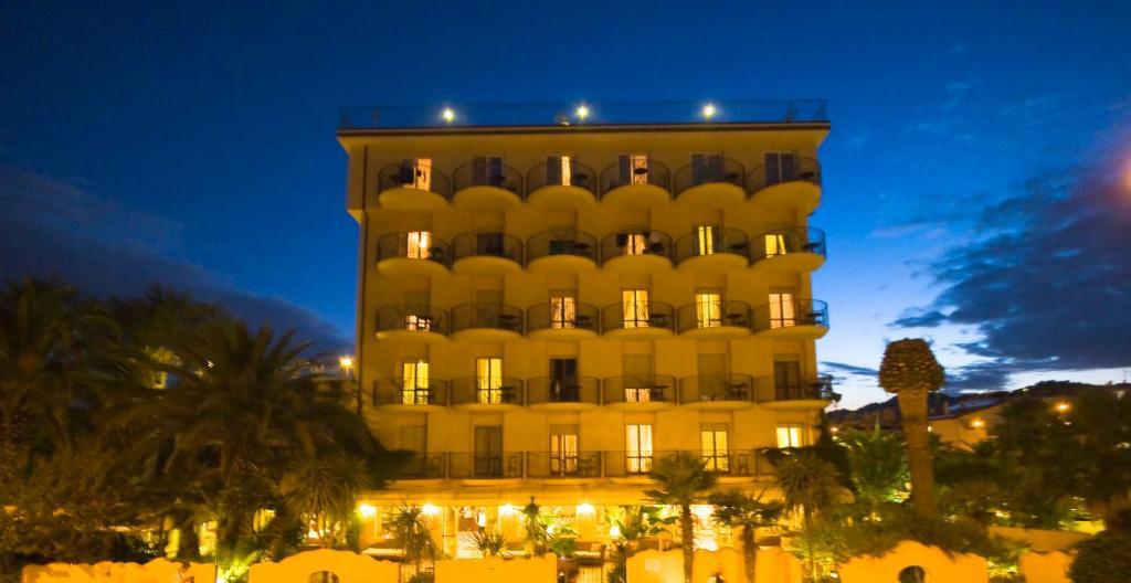 Hotel Marconi ซัน เบเนเดตโต เดล ตรอนโต ภายนอก รูปภาพ