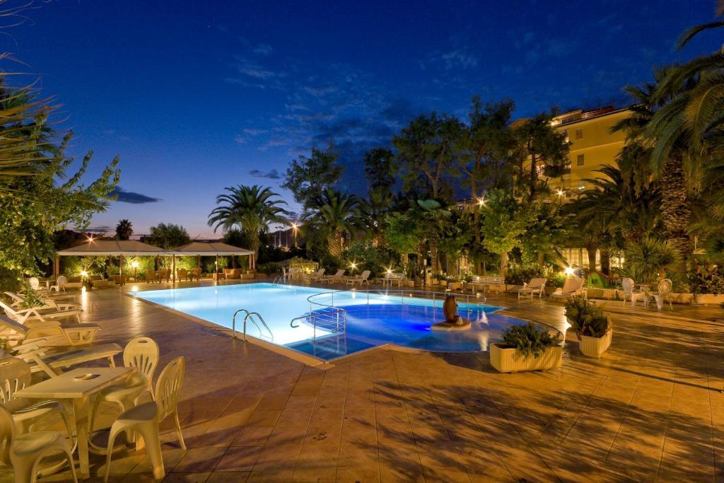 Hotel Marconi ซัน เบเนเดตโต เดล ตรอนโต ภายนอก รูปภาพ